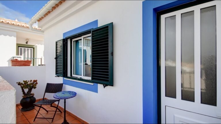 Fabulous Townhouse With Lovely Outdoor Space for sale in Espiche, Algarve