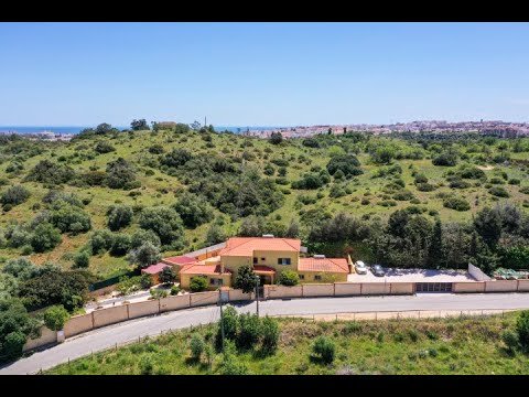Fantastic Algarvian 8 bedroom home with pool, located just 5 minutes from Lagos, Portugal