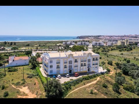 Lovely one bedroom apartment set in an exclusive condominium near Meia Praia beach, Lagos, Portugal