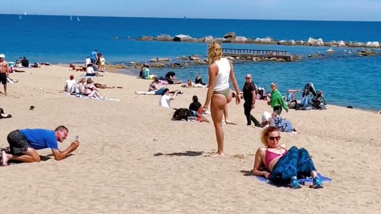 Spain best beaches 🇪🇸🏖️Barcelona beach walk 2022/beach Sant Miquel