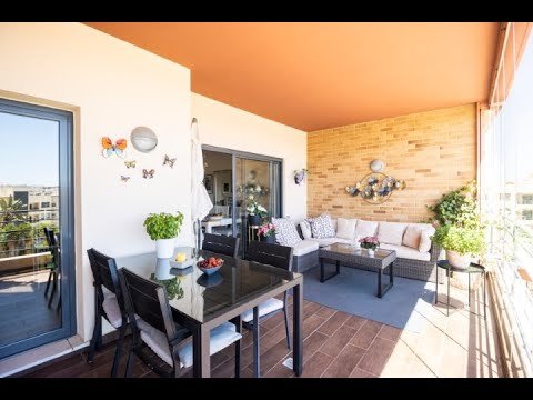 Lovely contemporary 2 bedroom apartment set near the Marina, and Meia Praia beach, Lagos, Portugal