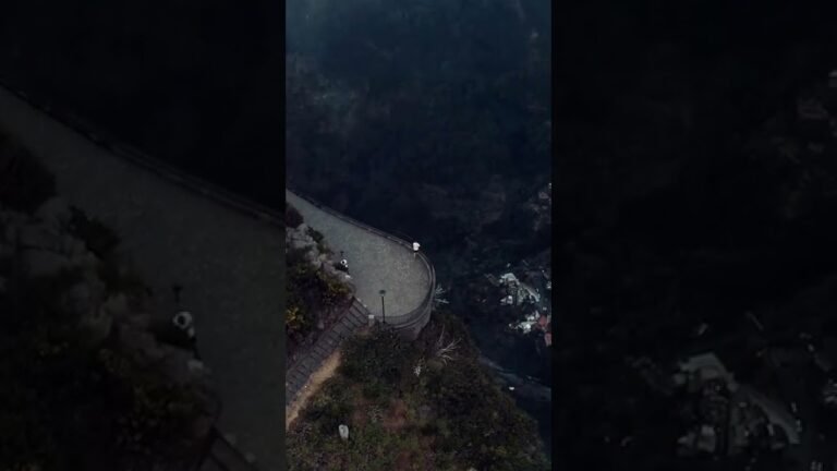 Are you afraid of heights? 🤯 Madeira, Portugal 🇵🇹 #travel #hike #view #portugal #madeira #roadtrip