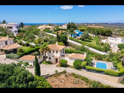 Beautiful 3 bedroom villa with private swimming pool in Praia da Luz, Lagos, Portugal