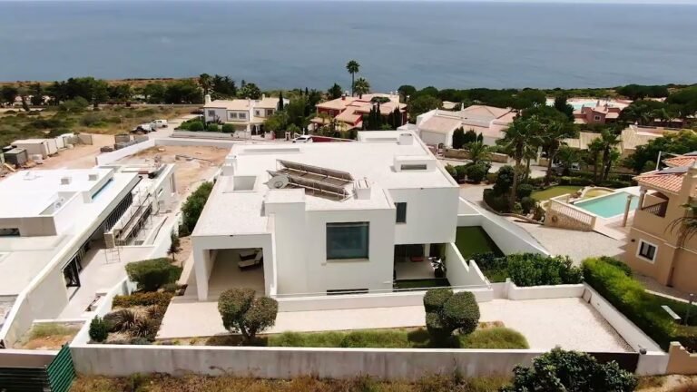 Contemporary ocean view modern villa for sale in West Algarve, praia da Luz & Burgau