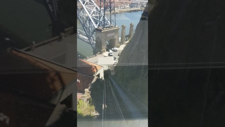 GUIDAIS FUNICULAR OPORTO (PORTUGAL)