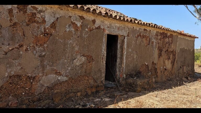 Abandoned house in the hills in Alferce Portugal