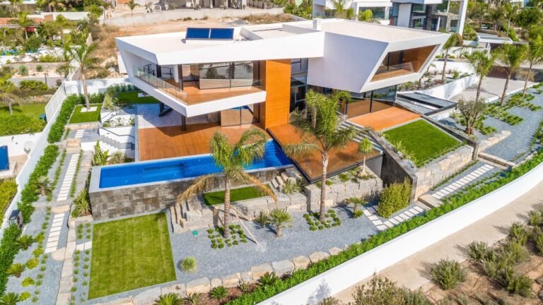 Futuristic Villa with Sea Views for Sale at Porto de Mós, Lagos | Casas do Barlavento