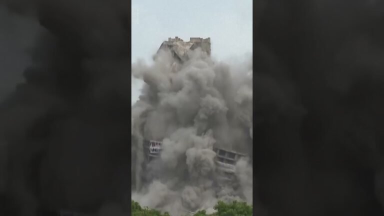 India demolishes illegal skyscrapers, evacuates thousands | USA TODAY #Shorts