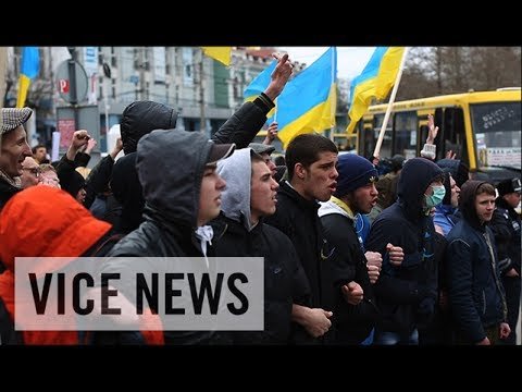 Pro-Russia & Pro-Ukraine Protesters Face Off: Russian Roulette in Ukraine