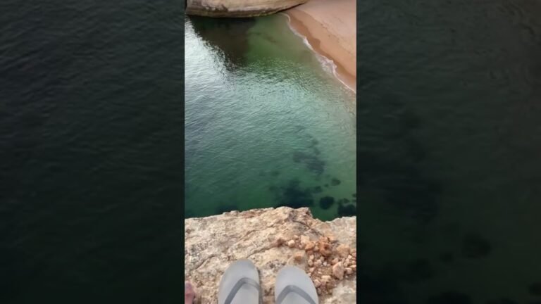 Scenic Cliff Walk in Algarve Portugal 🇵🇹 #short #portugal  #beach #hiking #algarve