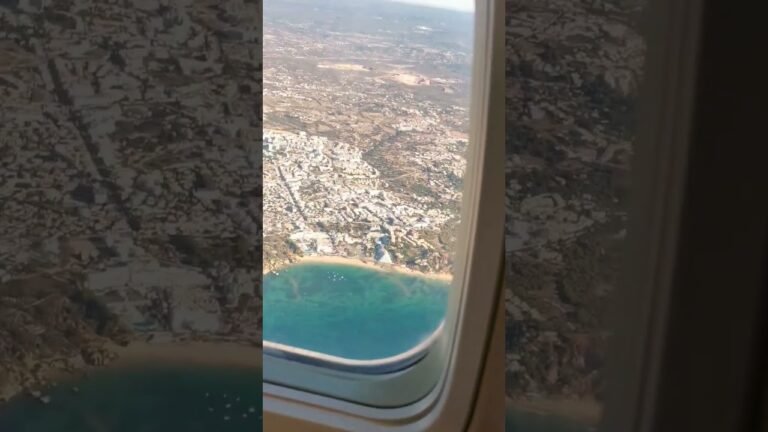 🇵🇹 Flying over the coast of Portugal ready to land #shorts #travel #holidays #flying #airplane ✈️☀️