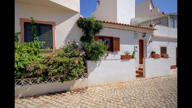 Holiday Cottage Next to Marina and Walking Distance to Beach and Town for sale in Lagos, Algarve