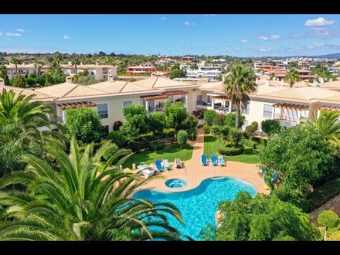 Wonderfully spacious top floor 3 bedroom apartment near Porto de Mós beach, Lagos, Portugal.