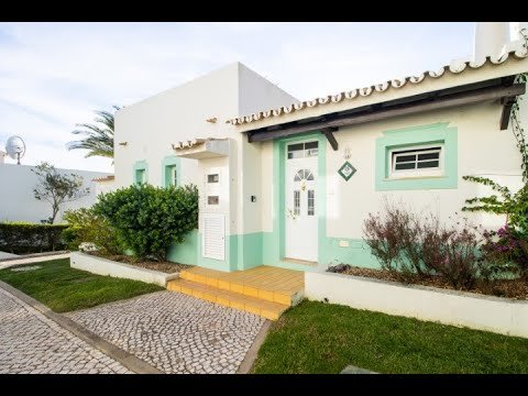 A charming 2 bedroom townhouse in Parque da Floresta Golf resort, Budens, Portugal